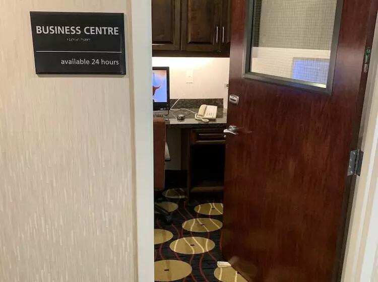 ホテル Hampton Inn By Hilton Fort Saskatchewan