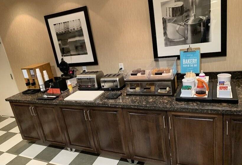 호텔 Hampton Inn By Hilton Fort Saskatchewan