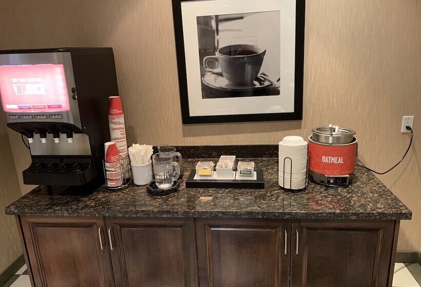 호텔 Hampton Inn By Hilton Fort Saskatchewan