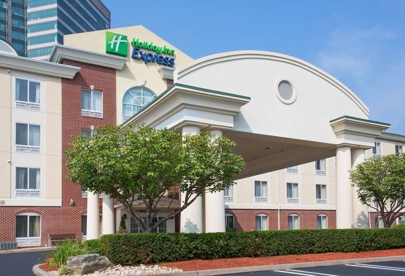 Отель Holiday Inn Express Tower Center New Brunswick, An Ihg
