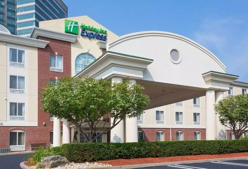 Отель Holiday Inn Express Tower Center New Brunswick, An Ihg