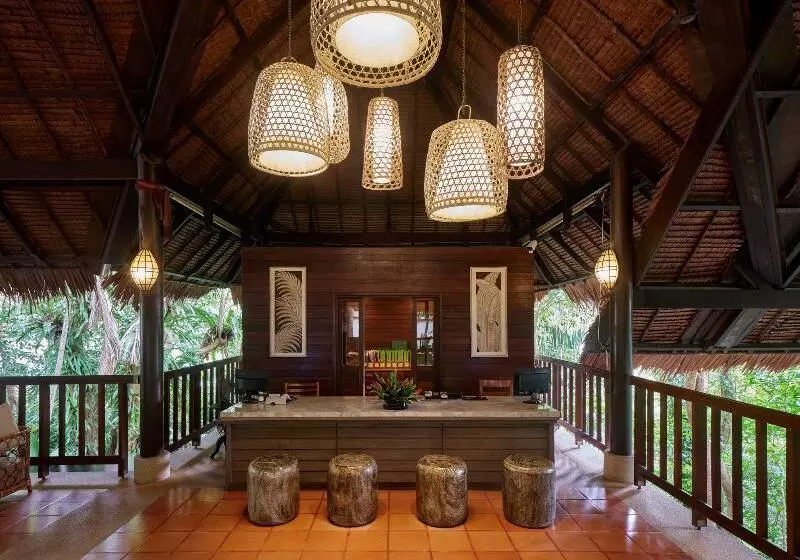 בית מלון כפרי Khaolak Paradise Resort