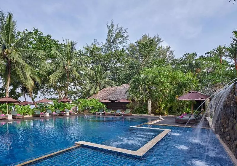 בית מלון כפרי Khaolak Paradise Resort