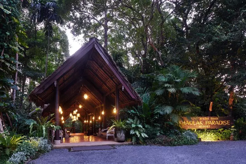 בית מלון כפרי Khaolak Paradise Resort