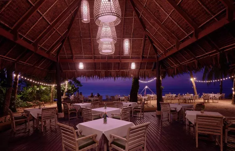 בית מלון כפרי Khaolak Paradise Resort