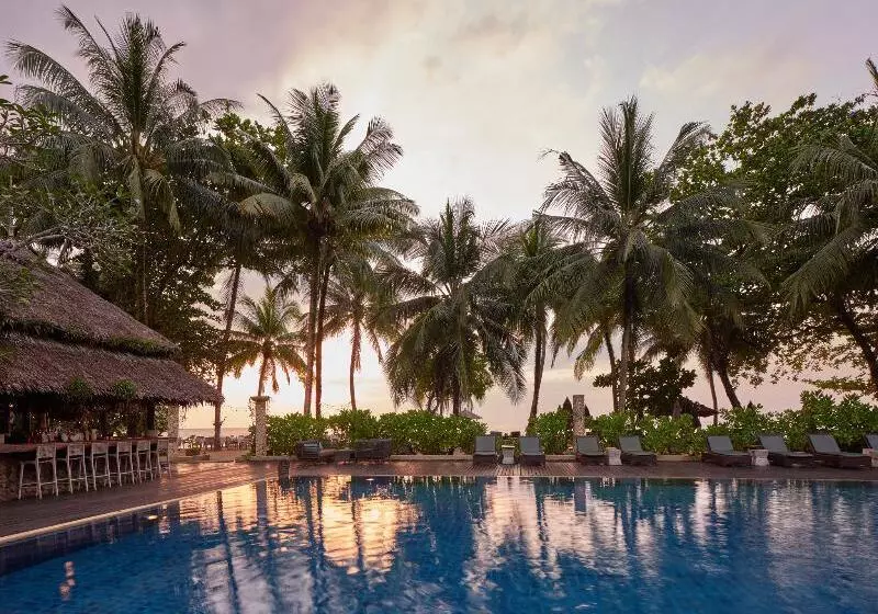 בית מלון כפרי Khaolak Paradise Resort