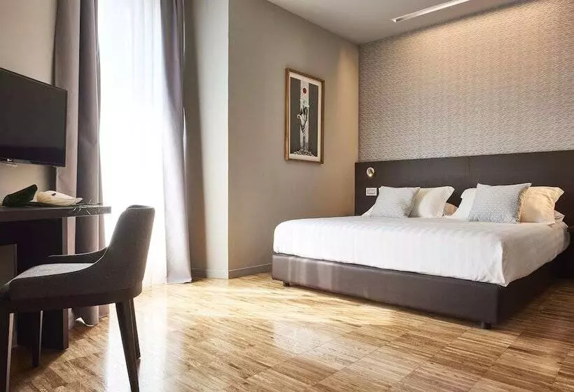 Отель Michelangelo