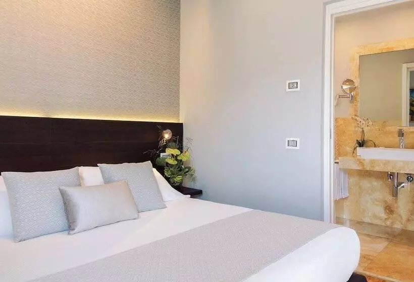 Отель Michelangelo