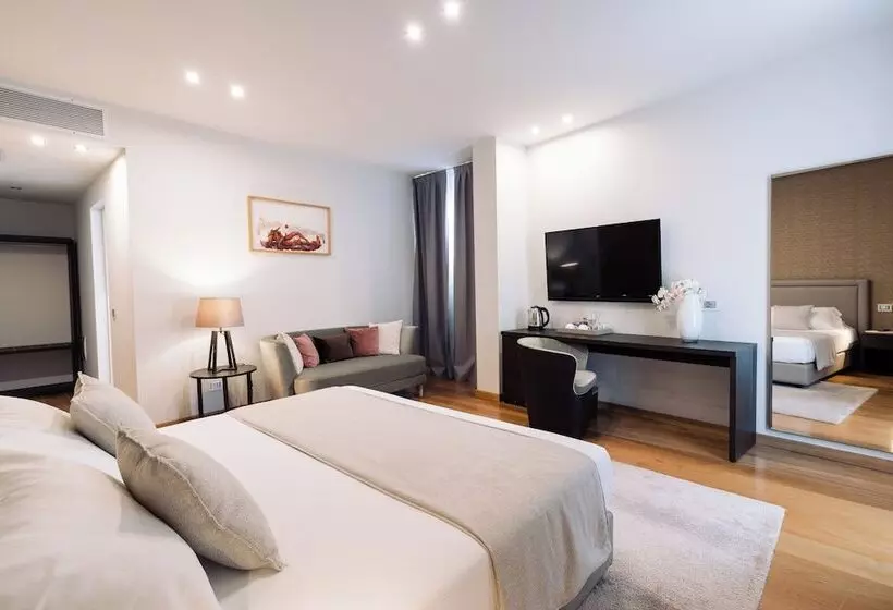 Отель Michelangelo