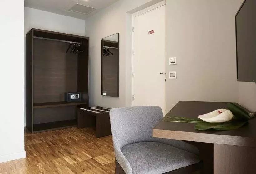 Отель Michelangelo