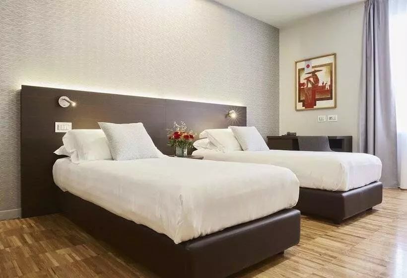 Отель Michelangelo