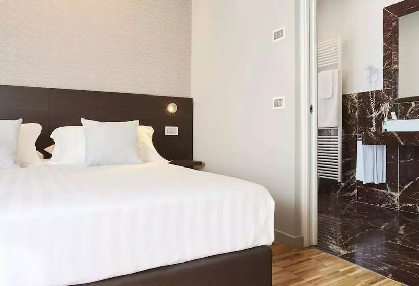 Отель Michelangelo