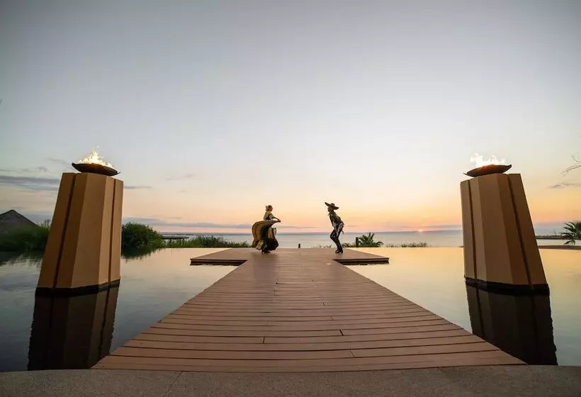 ホテル Puerta Cortes Residences