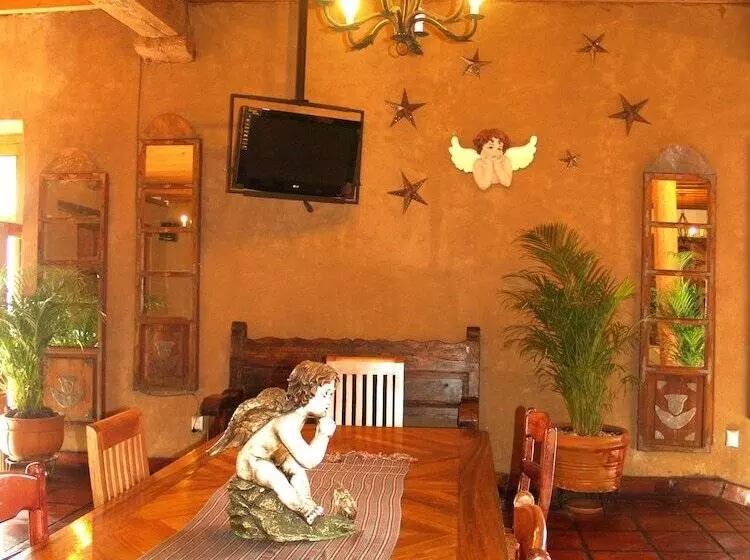 هتل Refugio Del Angel