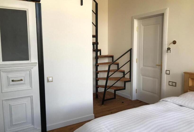 تختخواب و صبحانه Konjelazia   Tourism & Design