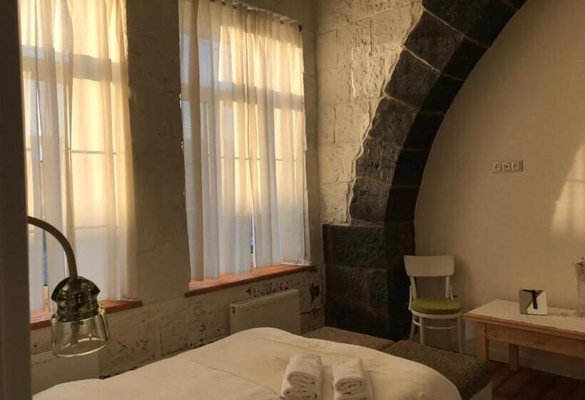 تختخواب و صبحانه Konjelazia   Tourism & Design