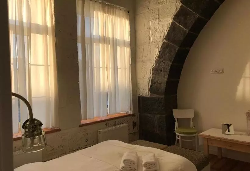 تختخواب و صبحانه Konjelazia   Tourism & Design