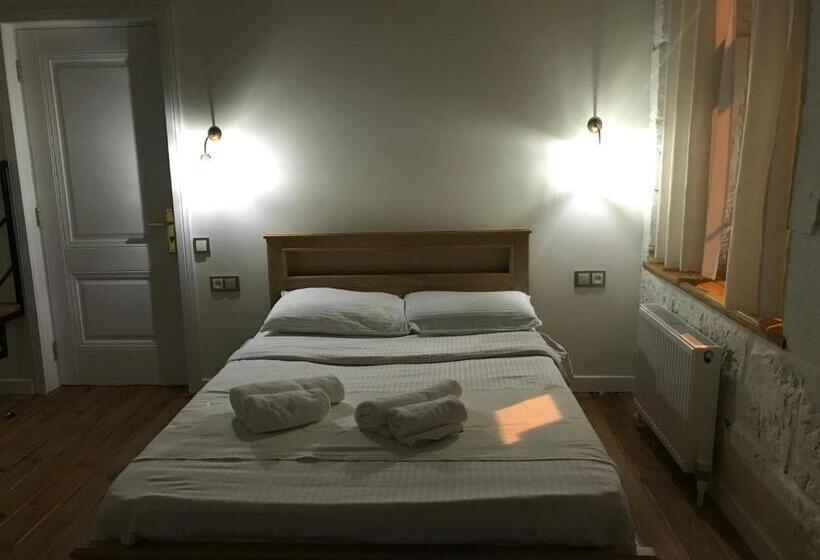 تختخواب و صبحانه Konjelazia   Tourism & Design