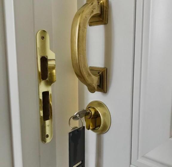 تختخواب و صبحانه Konjelazia   Tourism & Design