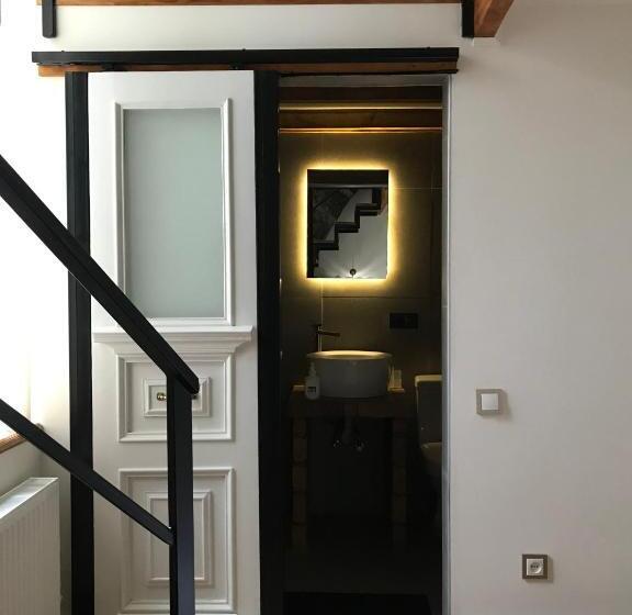 تختخواب و صبحانه Konjelazia   Tourism & Design