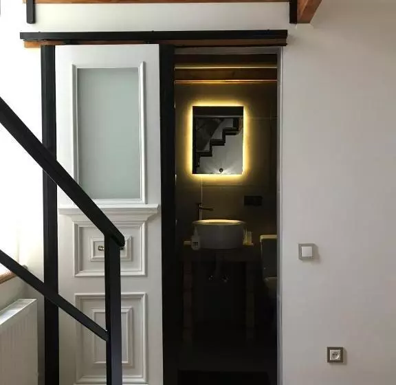 تختخواب و صبحانه Konjelazia   Tourism & Design