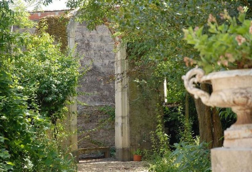 مبيت وإفطار La Maison Des Gardes   Chambres D Hôtes