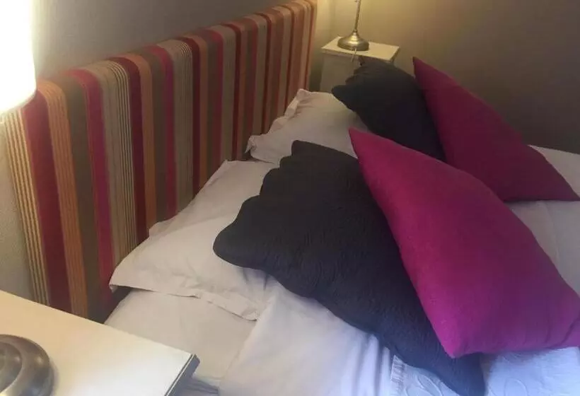 Aamiaismajoitus (B&B) La Maison Des Gardes   Chambres D Hôtes