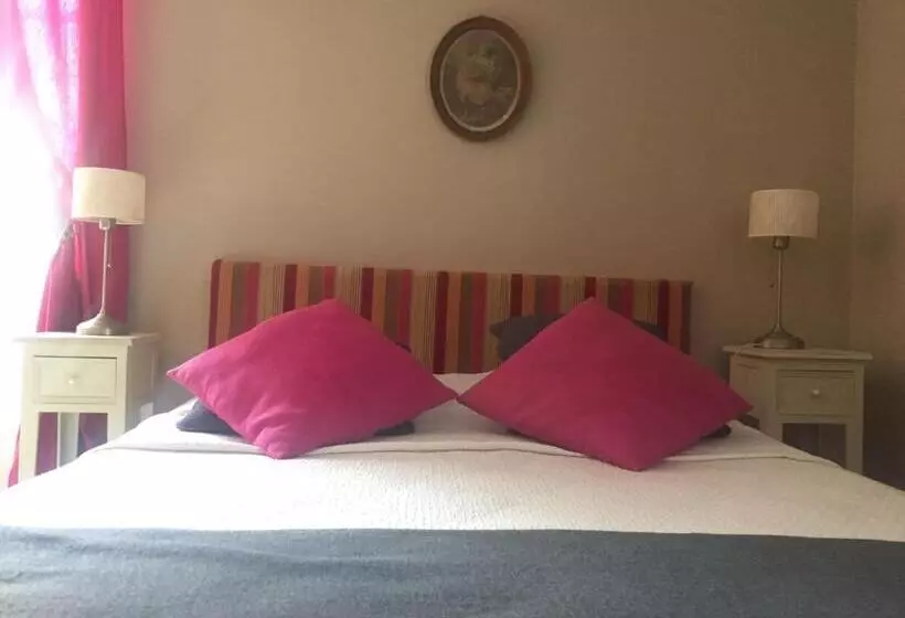 Aamiaismajoitus (B&B) La Maison Des Gardes   Chambres D Hôtes