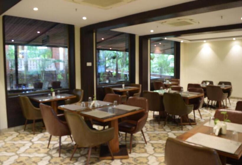 Resort Sea Breeze Sarovar Portico Varca Goa