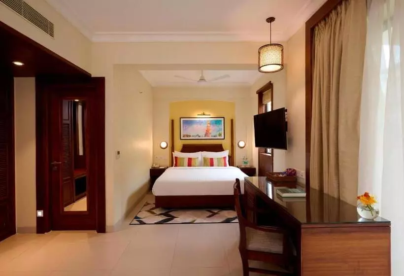 リゾートホテル Sea Breeze Sarovar Portico Varca Goa