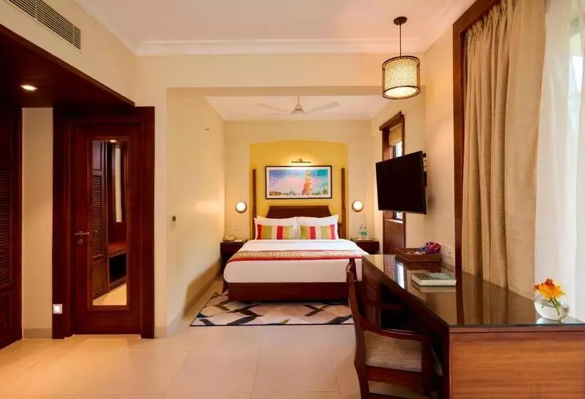 リゾートホテル Sea Breeze Sarovar Portico Varca Goa