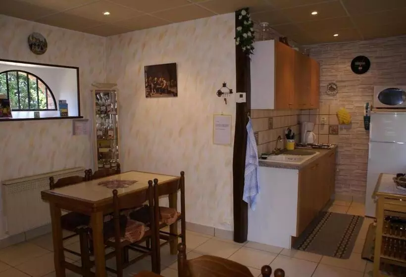 Aamiaismajoitus (B&B) Chambres D Hôtes Domaine D Augy