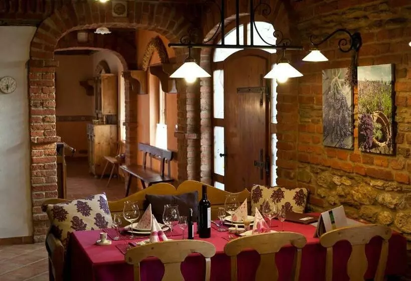 Aamiaismajoitus (B&B) St.michael Panzió Lovaspark