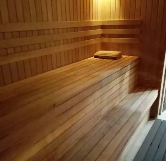 ホテル And Restaurant Complex Lubokray