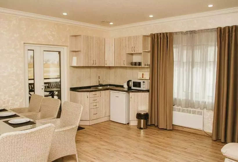 ホテル And Restaurant Complex Lubokray