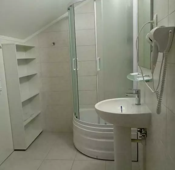 ホテル And Restaurant Complex Lubokray