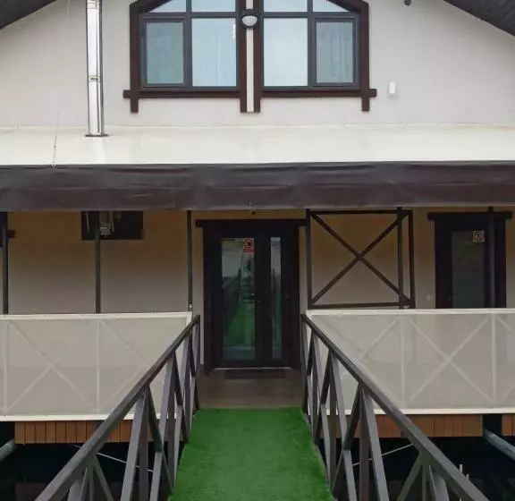 ホテル And Restaurant Complex Lubokray