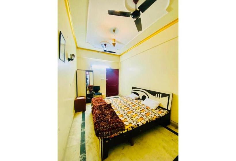 هتل J C Guest House