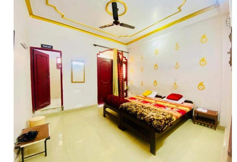 هتل J C Guest House