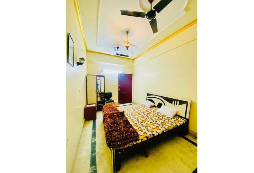 هتل J C Guest House