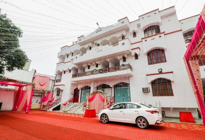 هتل J C Guest House