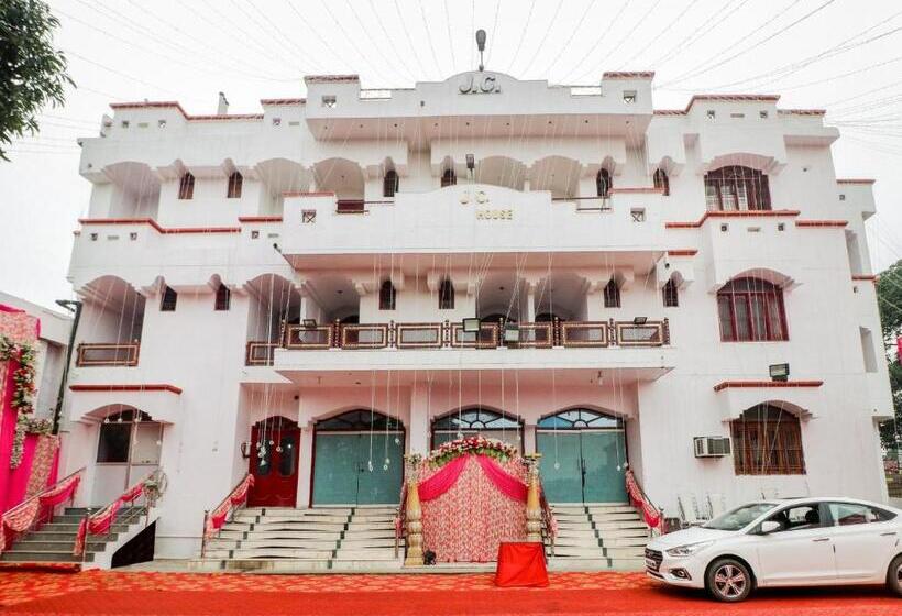 هتل J C Guest House