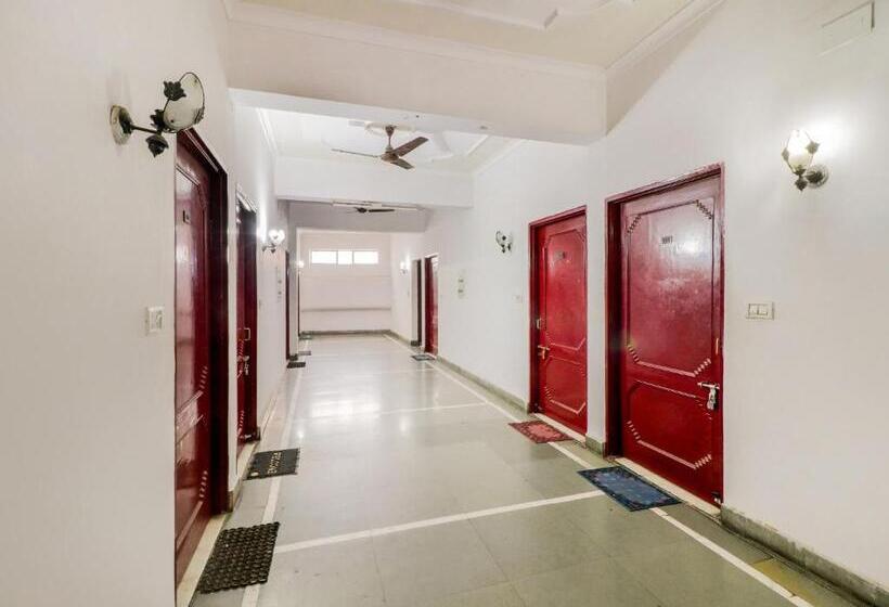 هتل J C Guest House