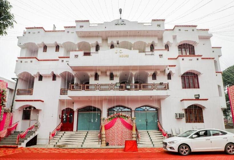 هتل J C Guest House