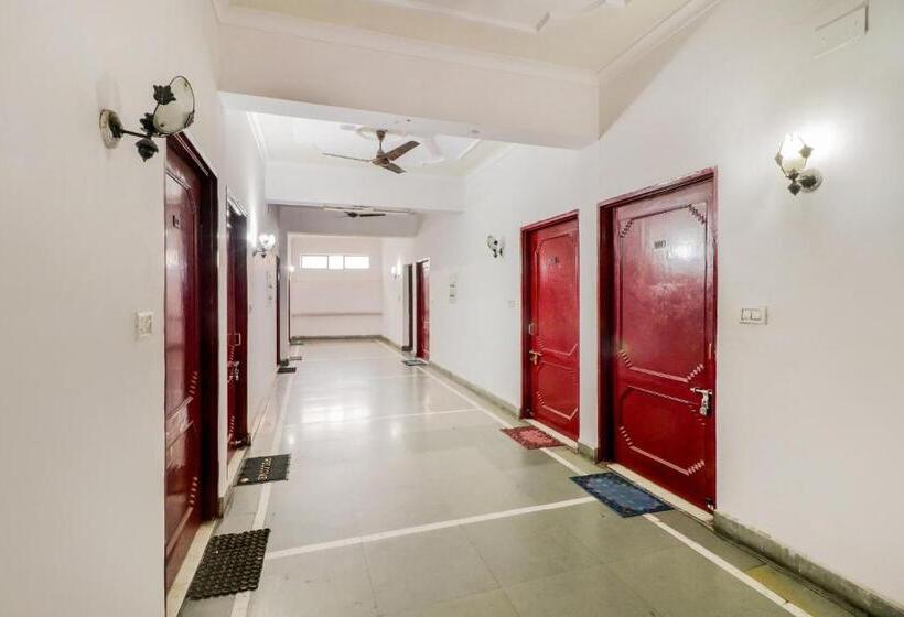 هتل J C Guest House