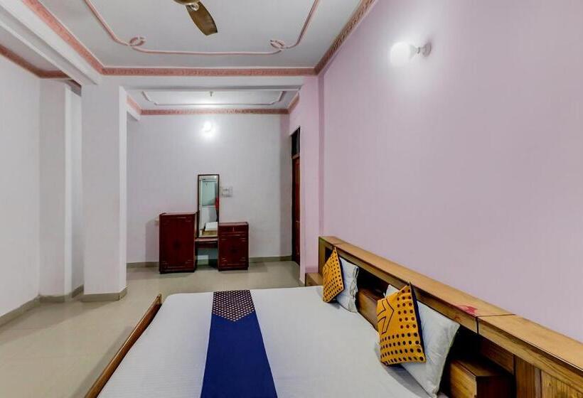 هتل J C Guest House