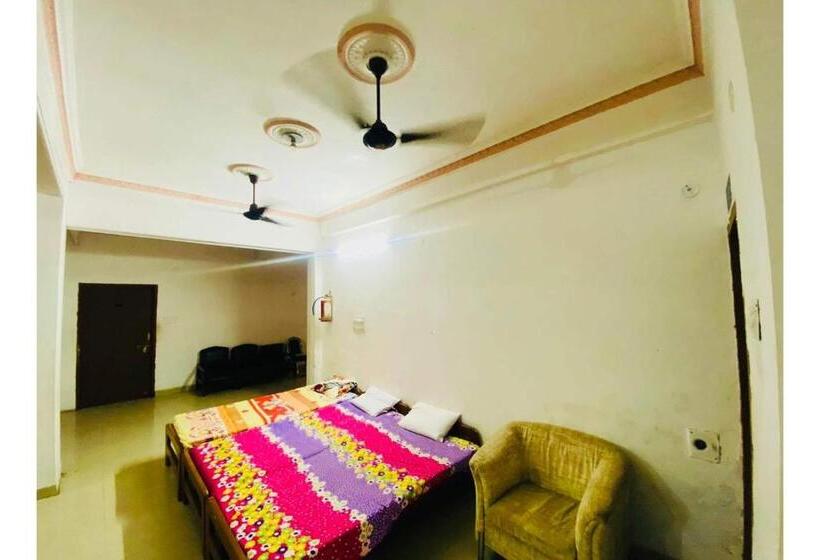 هتل J C Guest House