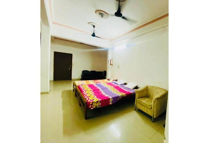 هتل J C Guest House