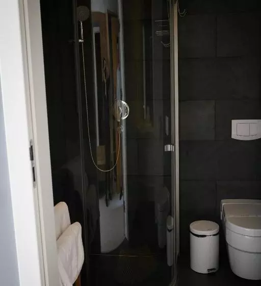 Hotelli Pensiunea Art 1000