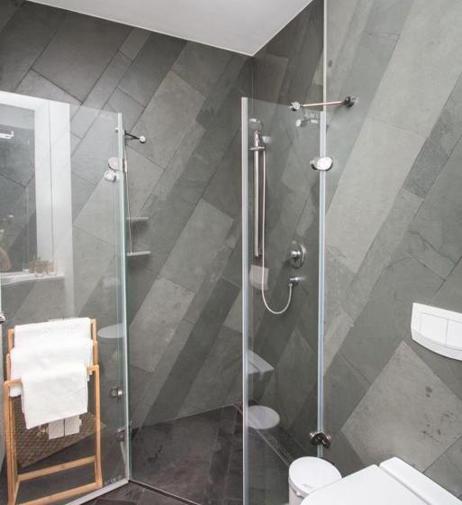 ホテル Pensiunea Art 1000